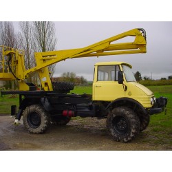 MERCEDES UNIMOG NACELLE